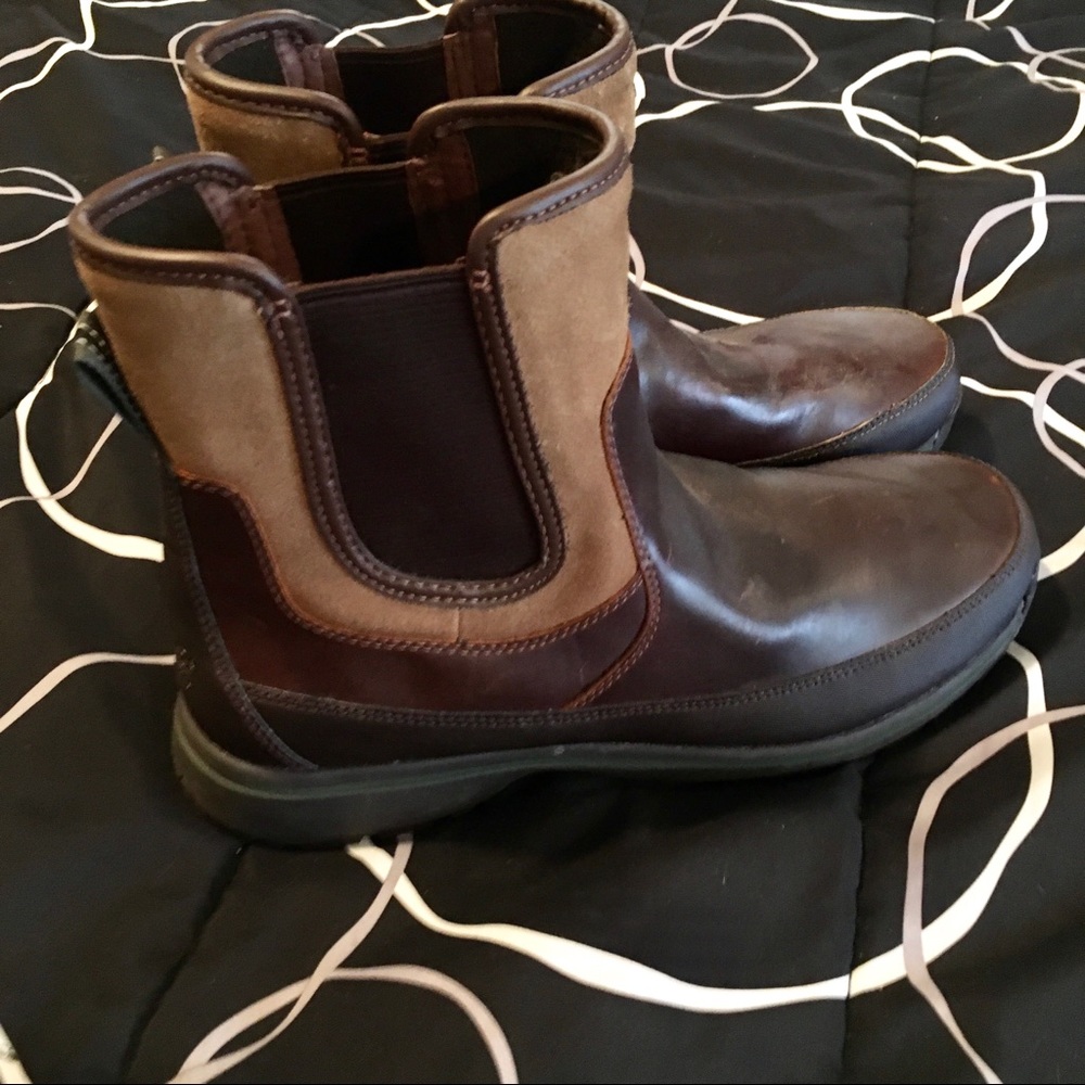 Ugg Boots leather shearling size 14 brand new Wow